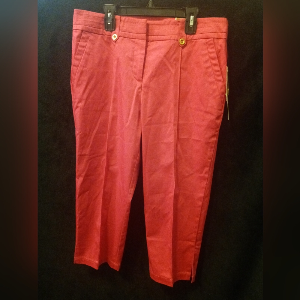 JM fuschia capris.